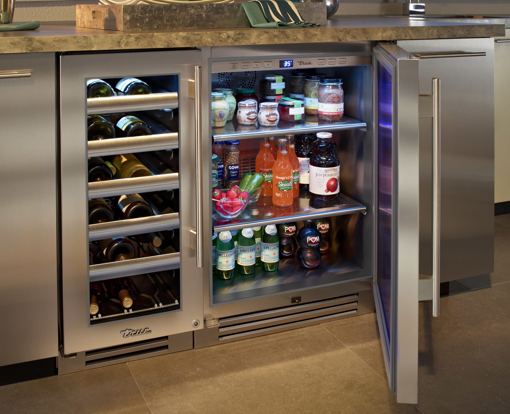 Холодильные шкафы под. Минибар Dometic rh 449 LDAG. Холодильник подстольный встраиваемый. Холодильник под столешницу. Встраиваемый холодильник под столешницу.
